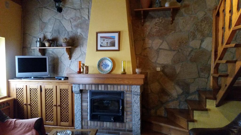 Gasthaus Casa Rural El Casillo Del Abuelo Goyo Navarredonda Exterior foto
